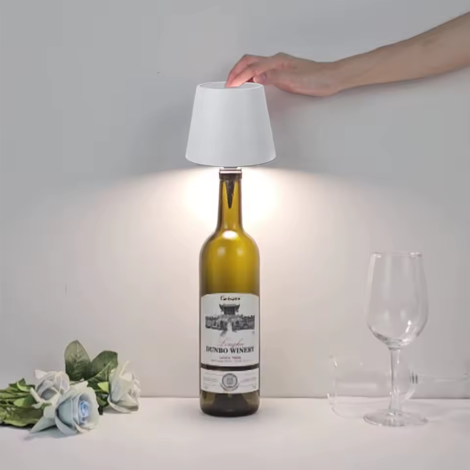 Luminária de Mesa Recarregável BOTTLE™